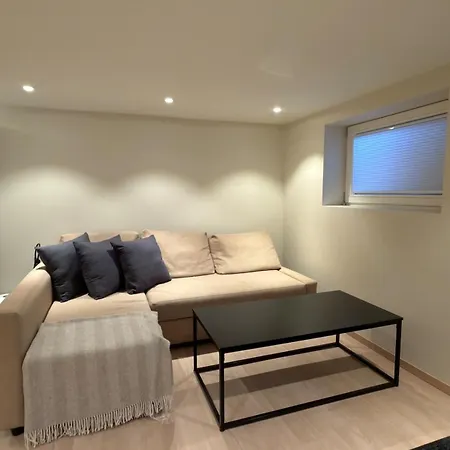 아파트 Centrally Located, Fully Furnished, Modern *
