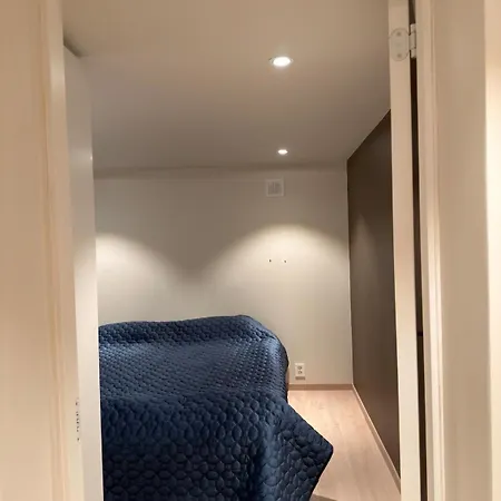 아파트 Centrally Located, Fully Furnished, Modern