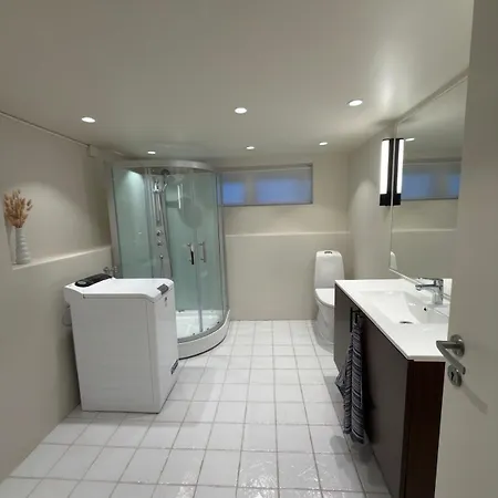 Centrally Located, Fully Furnished, Modern Lägenhet Drammen