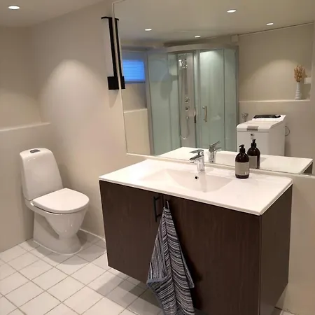 Centrally Located, Fully Furnished, Modern * 드람멘
